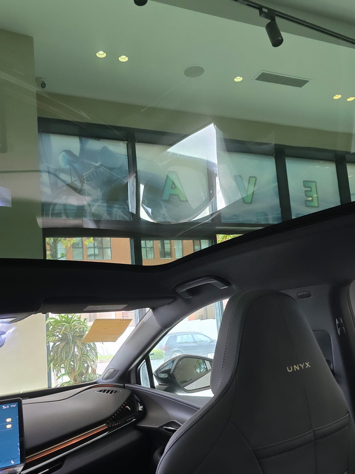 Volkswagen ID.UNYX thumbnail 7