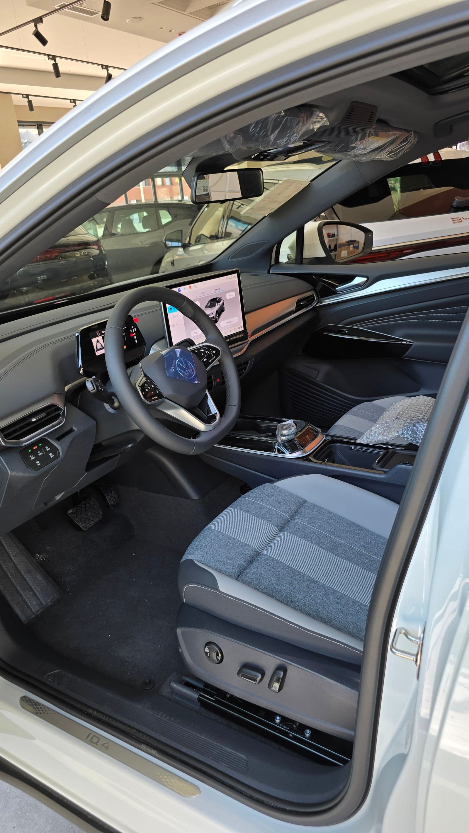 Volkswagen ID.4 thumbnail 3