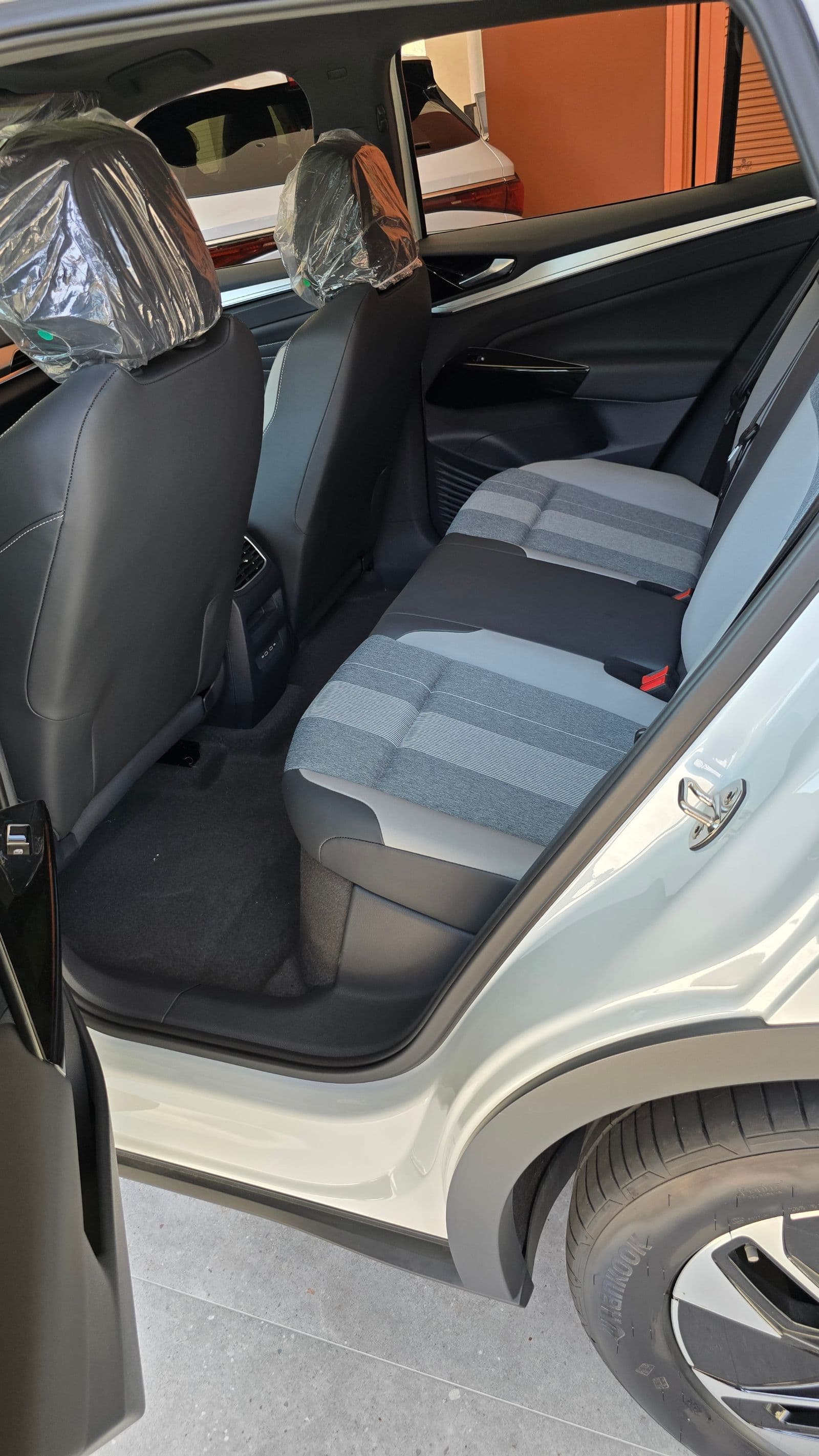 Volkswagen ID.4 thumbnail 2