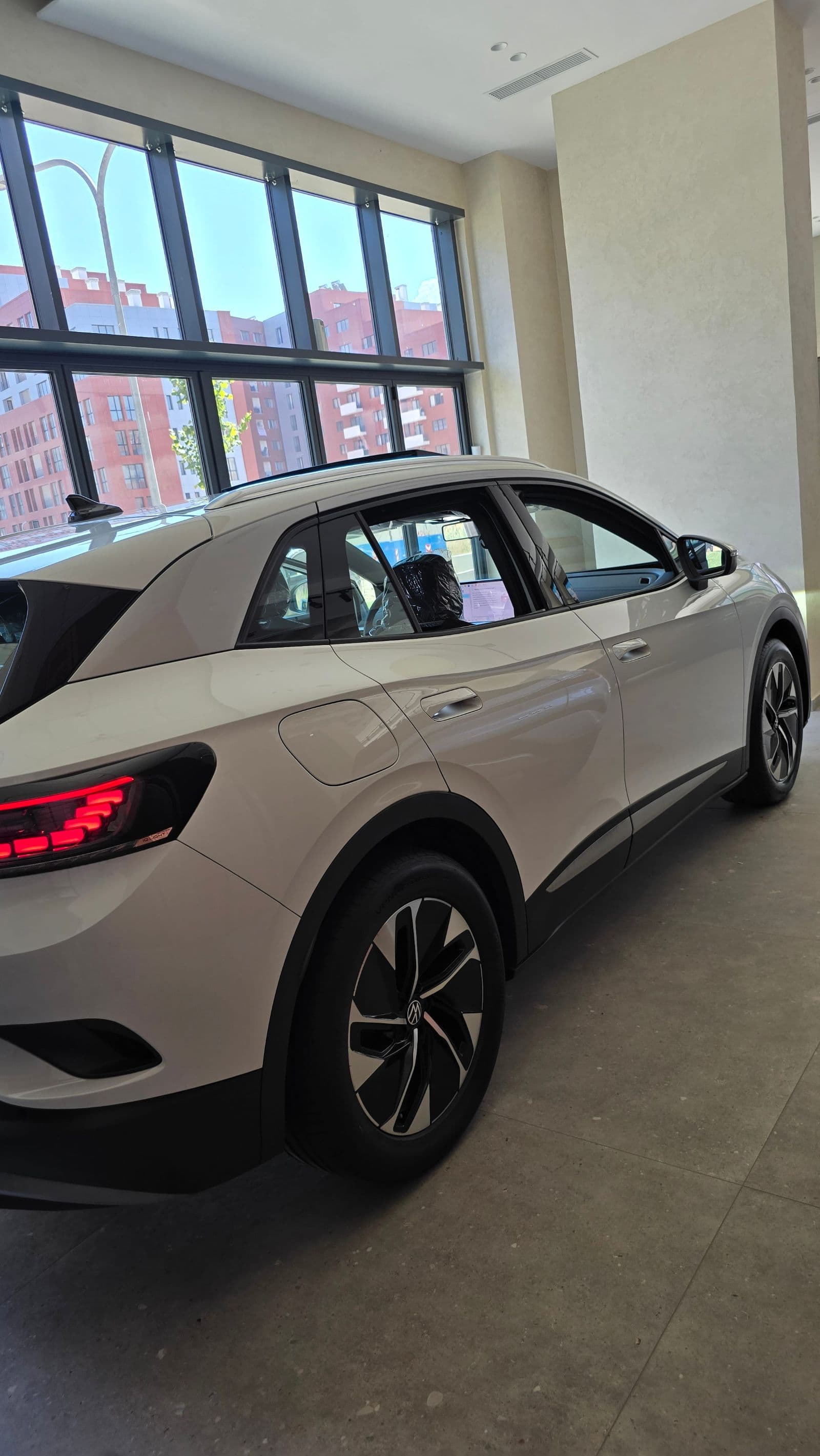 Volkswagen ID.4 thumbnail 5